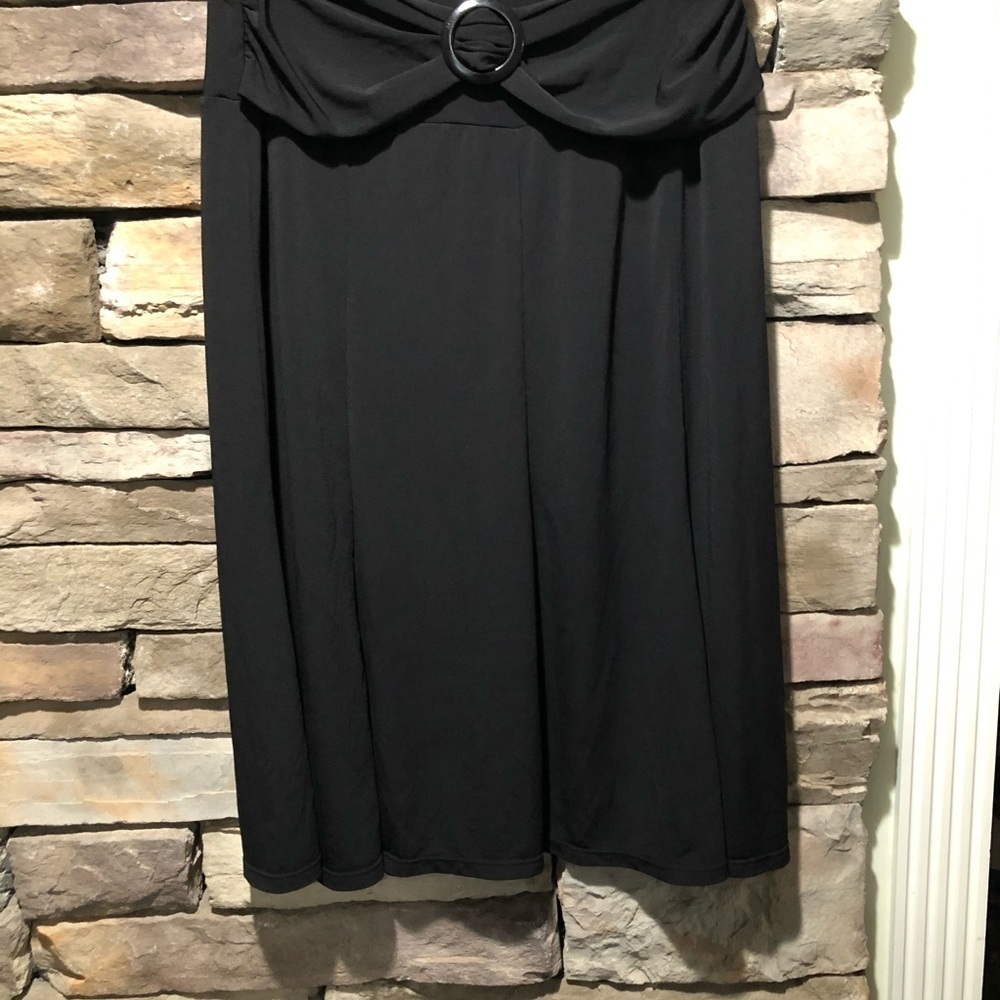 Requirements black skirt size large - Picture 8 of 11